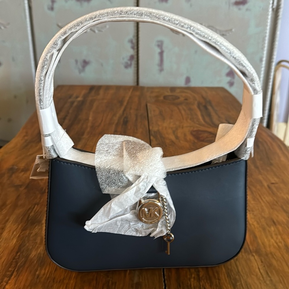 MK Purse
NWT
Blue w/ silver